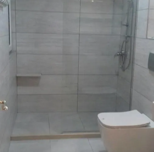 A Beautiful House Marea * Golem (Tirana)